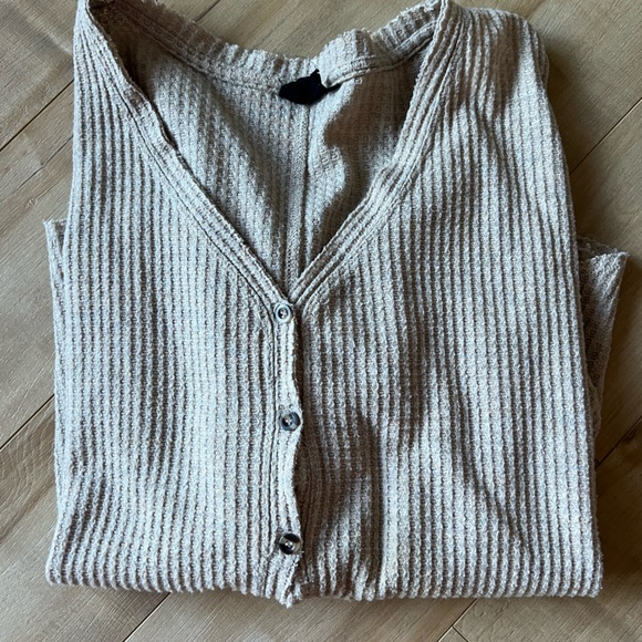 Urban Outfitters Women’s button up - Picture 2 of 3